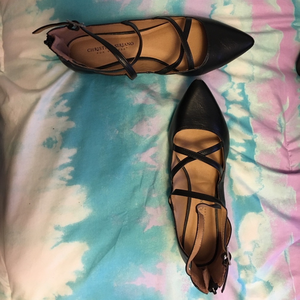 Pointed flap shoes w/wrap detail